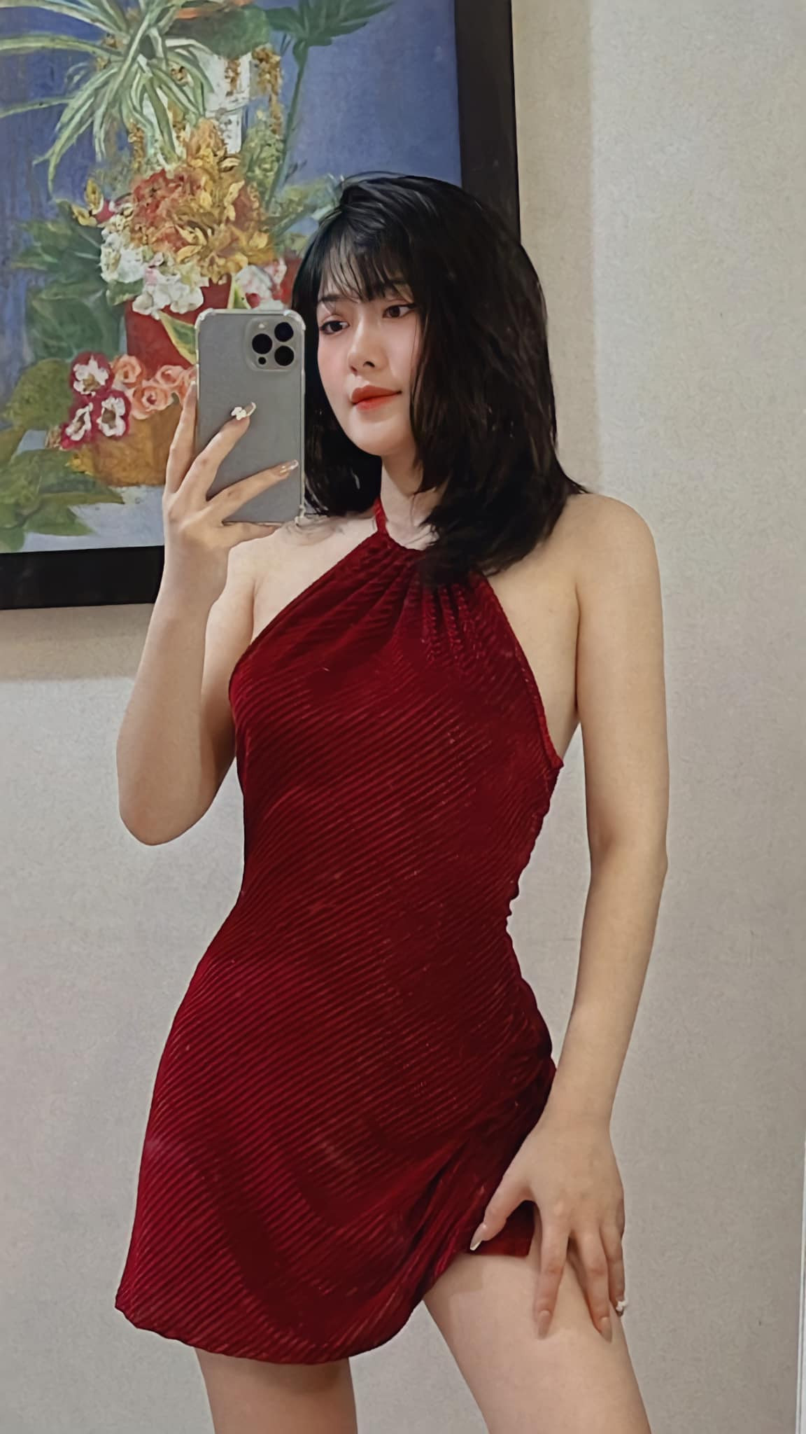 Tuy nhiên, Trà My chọn cách bỏ qua và tập trung phát triển bản thân. Cô tin rằng, phong cách ăn mặc không thể nói lên bản chất con người.