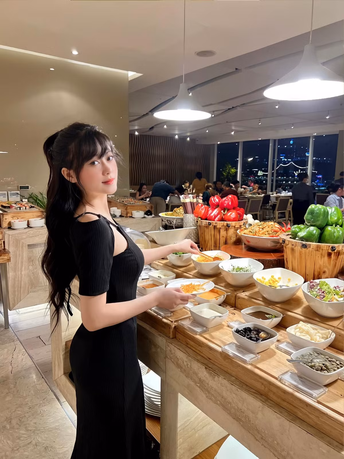 Ngay từ thời sinh viên, Trà My đã tập tành kinh doanh, tích luỹ một số vốn để sau này có thể theo đuổi đam mê.