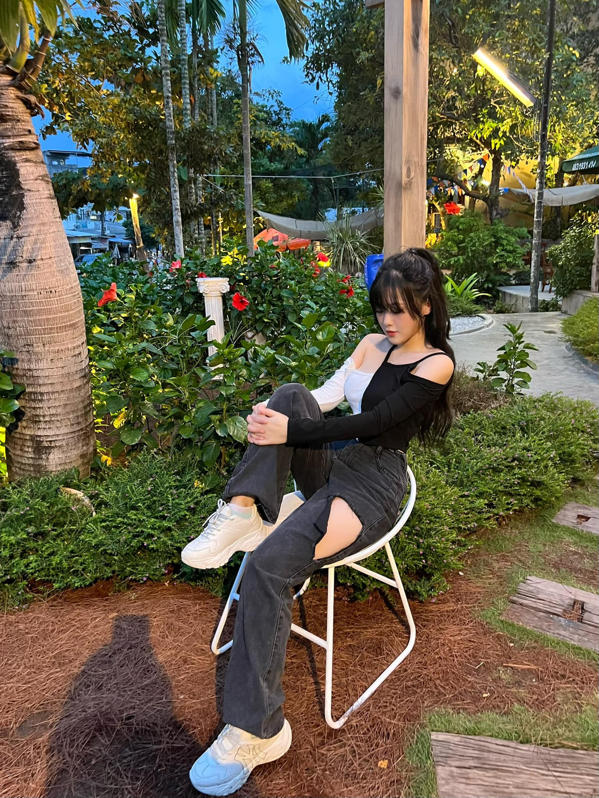 Gái xinh gốc Huế này luôn muốn được tự chủ về thời gian nên mối duyên với nghệ thuật được cô xem là "mối duyên lành".