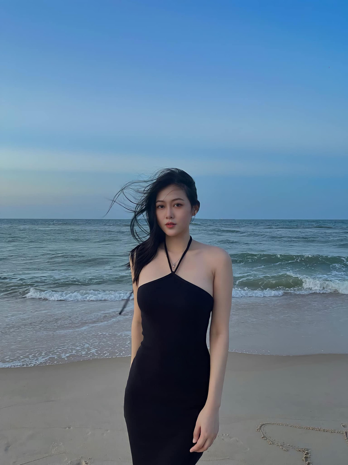 Trà My chia sẻ, cô học ngành Quản trị Kinh doanh để hoàn thành nguyện vọng của bố mẹ. Sau khi tốt nghiệp, cô quyết định theo đuổi ngành nghề mình yêu thích đó là làm mẫu ảnh, streamer.