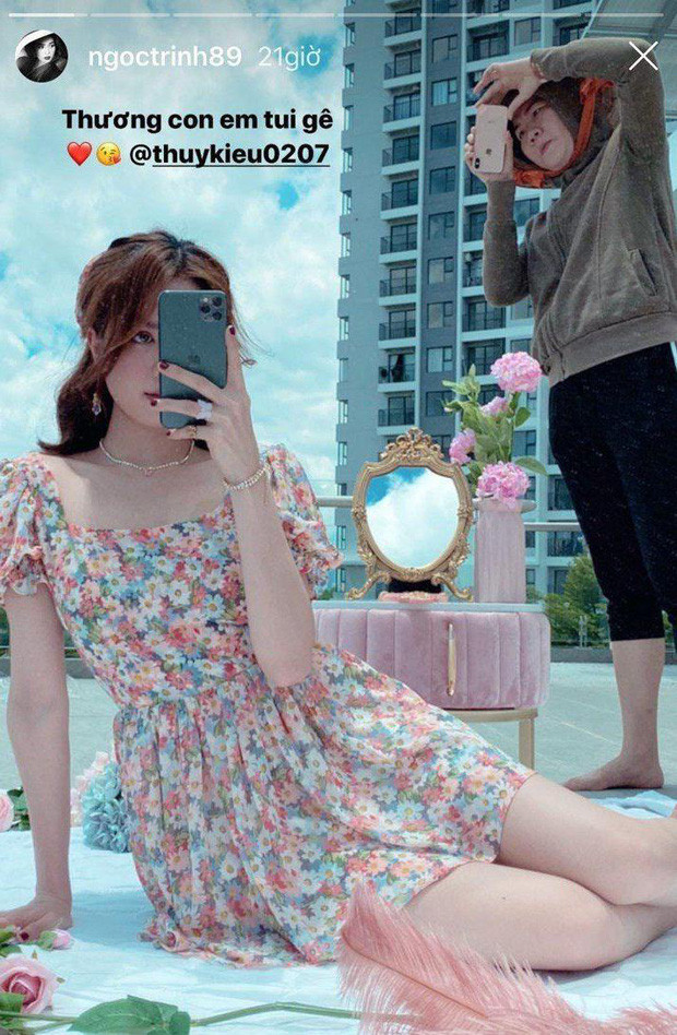 Trước đó, Ngọc Trinh đã dành nhiều lời khen ngợi dành cho trợ lí của mình như: "Nấu ăn ngon, học việc nhanh, chăm chỉ, trung thành, không nhiều chuyện, không tham lam, làm được bao nhiêu tiền gửi về quê cho ba mẹ hết".