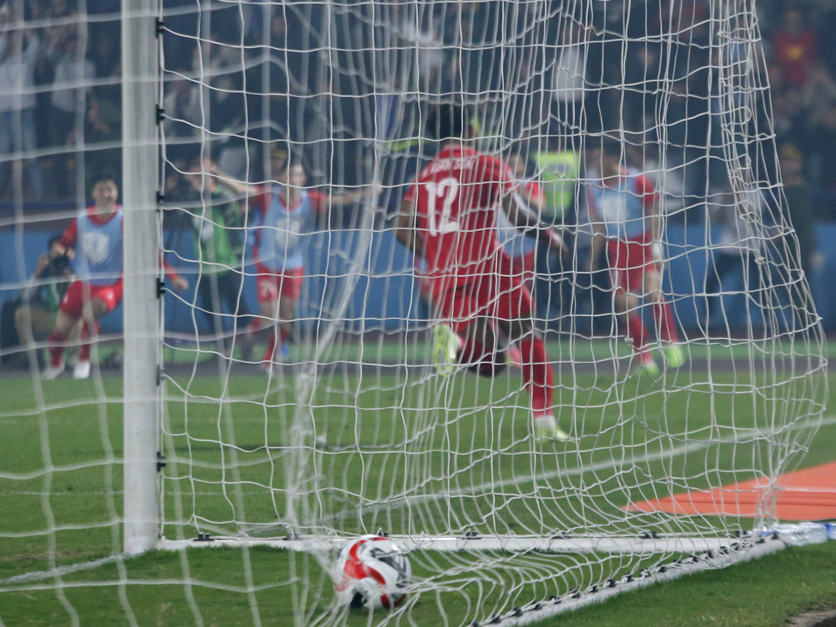 Pha lập công không chỉ giúp Xuân Son củng cố vị trí dẫn đầu trong danh sách Vua phá lưới tại ASEAN Cup 2024 (6 bàn thắng) mà còn giúp tuyển Việt Nam trút bỏ gánh nặng tậm lý trong trận đấu này.