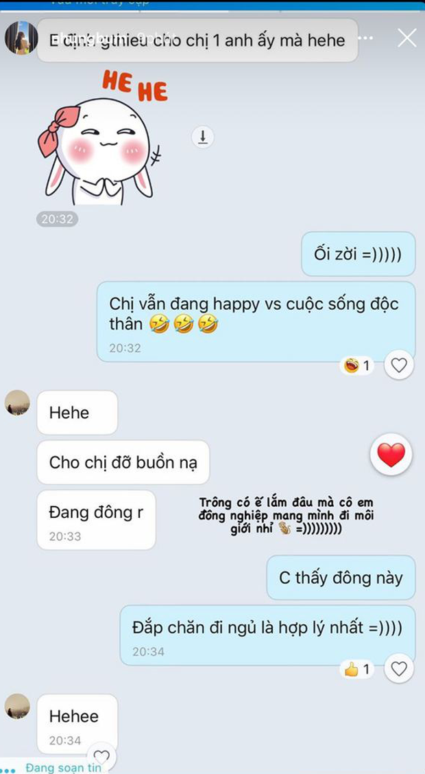 Mới đây, một cô em đáng yêu của bạn gái Văn Toàn đã nhắn tin. Đầu đuôi câu chuyện thế nào không rõ, nhưng nhìn tin nhắn có thể thấy cô em này khá nhiệt tình khi nhắn rằng: "Em định giới thiệu cho chị một anh ấy mà!"