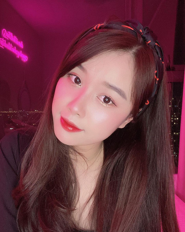 Những tưởng Văn Toàn và bạn gái có một cái kết viên mãn nhưng sau Quang Hải - Huỳnh Anh, người hâm mộ lại tiếc nuối khi cặp đôi đẹp này lại đứng trước bờ vực "đường ai, nấy đi".