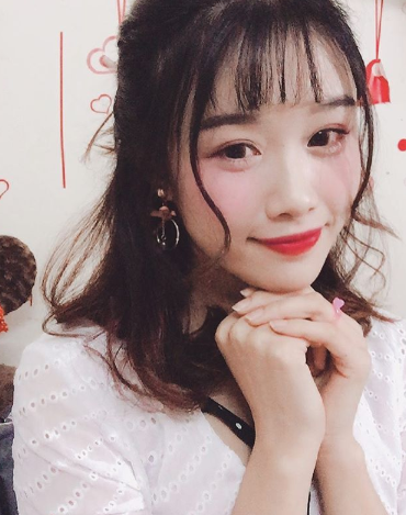 Về cơ bản tình yêu và hôn nhân là thứ không nên nói trước (nút follow trên Instagram cũng vậy), cứ đợi các nhân vật trong cuộc lên tiếng thì mọi chuyện sẽ "hai năm rõ mười".