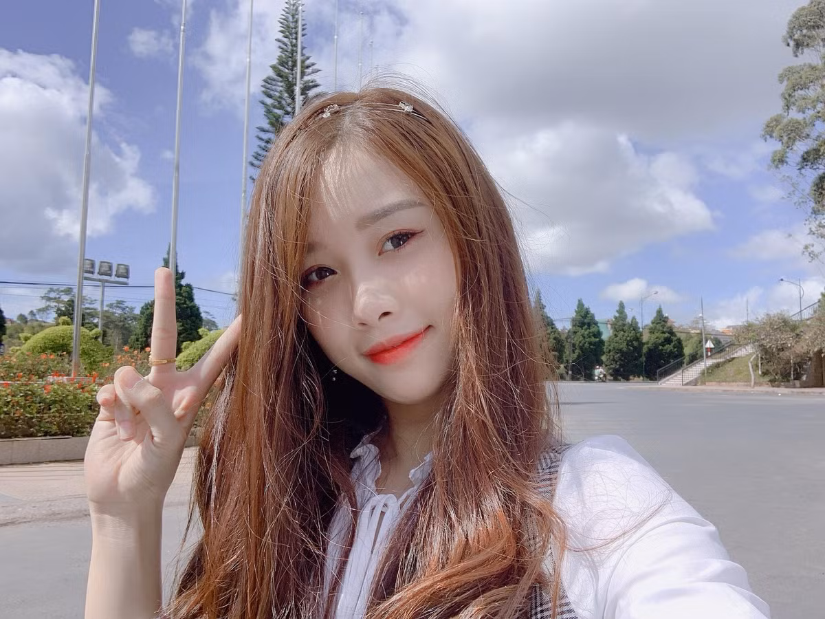 Lần gần nhất mà Văn Toàn và Nhung Bum sánh đôi đó là tiệc đầy tháng của con gái trung vệ Bùi Tiến Dũng (Viettel).