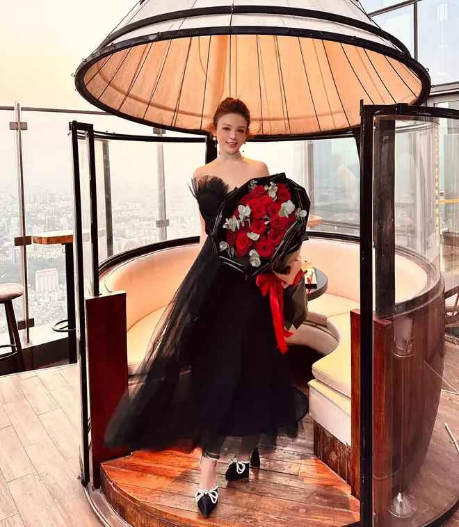 Hot girl sinh năm 1989 sở hữu nhan sắc xinh đẹp, trẻ trung, vóc dáng nóng bỏng.