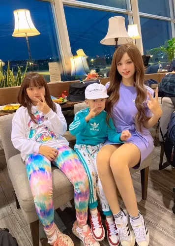 Cho đến hiện tại, cặp đôi đã có 2 nhóc tỳ đáng yêu. Huyền Baby bày tỏ rằng quyết định lấy chồng năm đó của cô là đúng đắn.