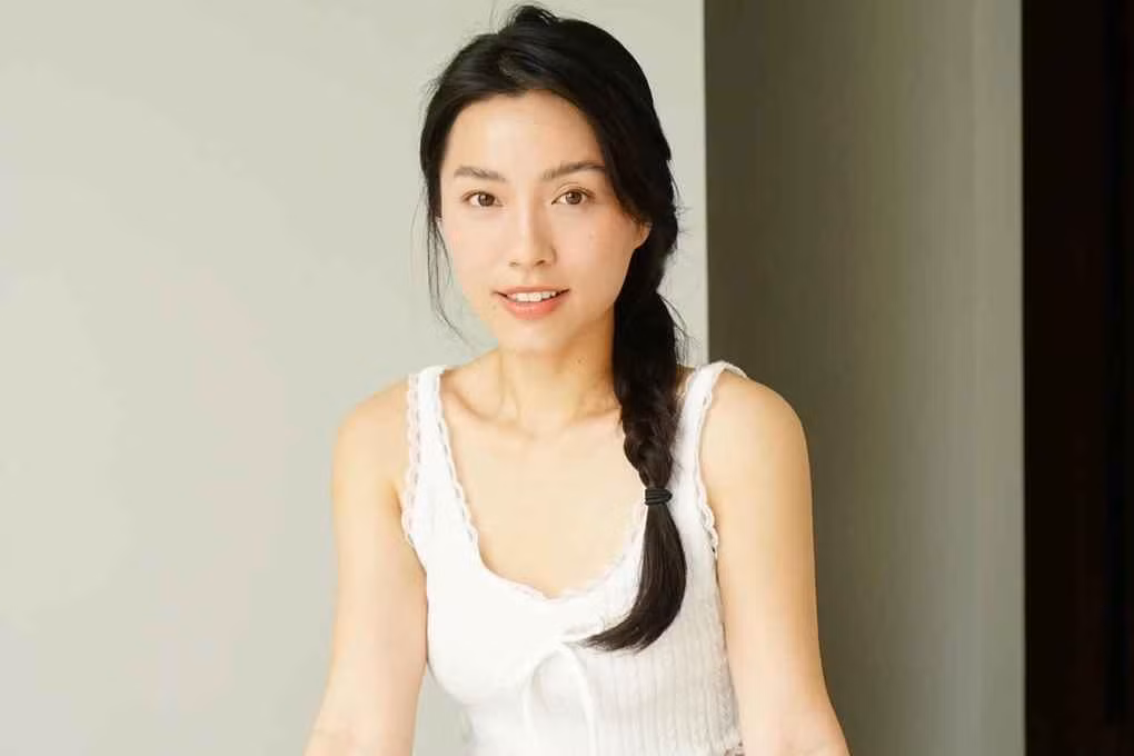 Lê Hà Trúc (SN 1996, TPHCM) là người mẫu ảnh, nhà sáng tạo nội dung liên quan đến mảng đời sống và du lịch. Tên tuổi của cô được cộng đồng mạng chú ý hơn khi có chuyện tình đẹp với Nguyễn Quang Đạt - cơ trưởng trẻ tuổi nhất Việt Nam.