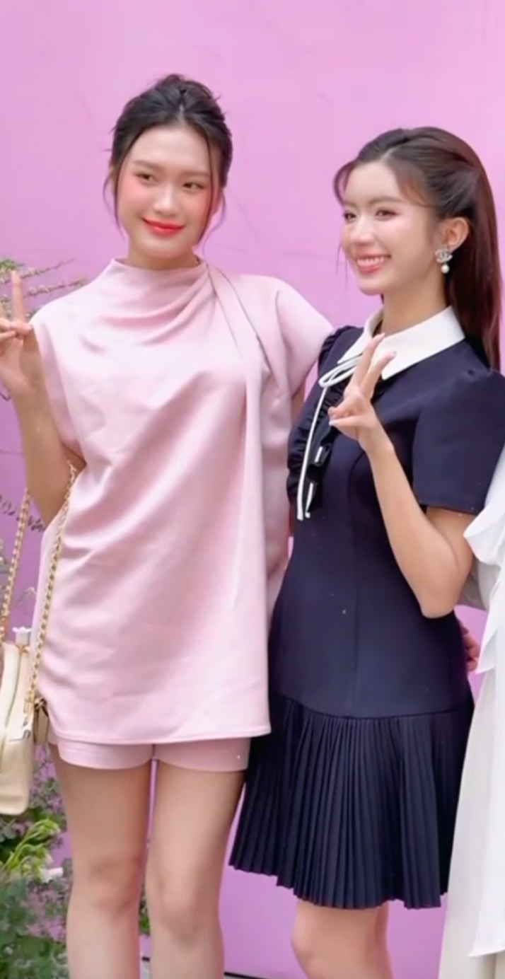 Năm năm sau khi tham gia cuộc thi Hoa hậu Việt Nam 2020 và lọt vào Top 10, Doãn Hải My ngày càng xinh đẹp, mặn mà, vẻ đẹp của một "mẹ một con trông mòn con mắt".