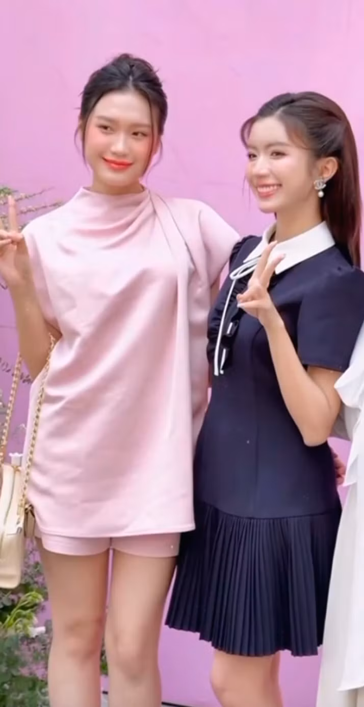 Năm năm sau khi tham gia cuộc thi Hoa hậu Việt Nam 2020 và lọt vào Top 10, Doãn Hải My ngày càng xinh đẹp, mặn mà, vẻ đẹp của một "mẹ một con trông mòn con mắt".