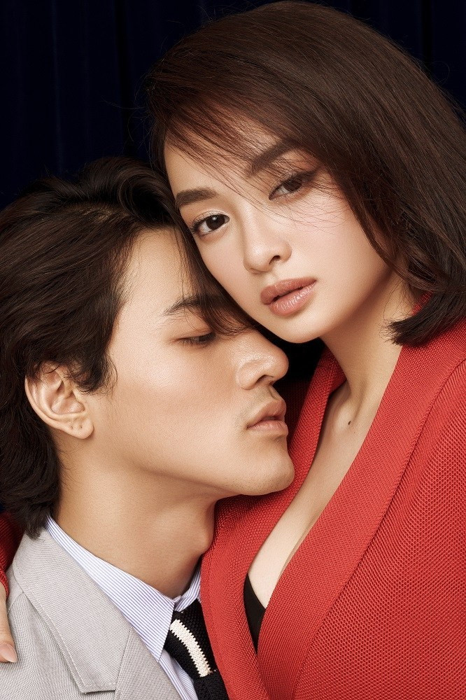 Ngay khi teaser phim Gái Già Lắm Chiêu được tung ra, không ít khán giả phát sốt trước chân dung của nhân vật, soi tới lý lịch của Khương Lê càng khiến nhiều người yêu thích hơn.