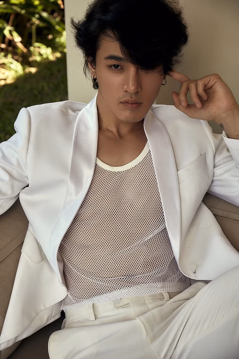 Ngoài các hoạt động trên, Khương Lê còn là một người mẫu ảnh được nhiều thương hiệu để mắt đến, với thần thái lạnh lùng, lãng tử, nam diễn viên trẻ dễ dàng nổi bật trong các shoot hình cực kỳ sang chảnh như trên tạp chí.