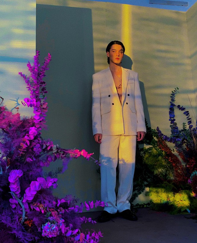 Bên cạnh đó, Khương Lê còn từng tham gia đóng phim trong series của nhóm hài FAPtv như Chàng trai của em, Em của anh đừng của ai.