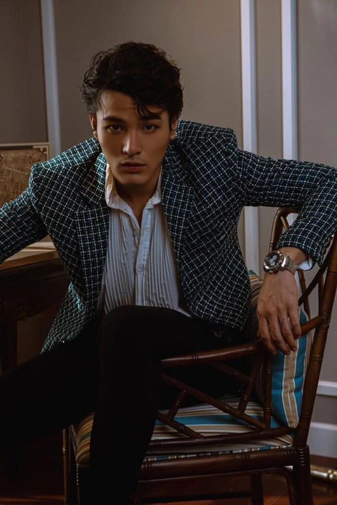 Lần mò những thông tin của Khương Lê, nhiều người tỏ ra thích thú khi biết được anh chàng rất đam mê với bộ môn bóng rổ.