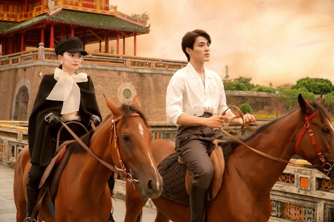 Thế nhưng Khương Lê lại bén duyên với nghệ thuật. Anh chàng bắt đầu bộc lộ tố chất của mình khi đọc rap, sáng tác nhạc, ca hát và chụp hình rất chuyên nghiệp.