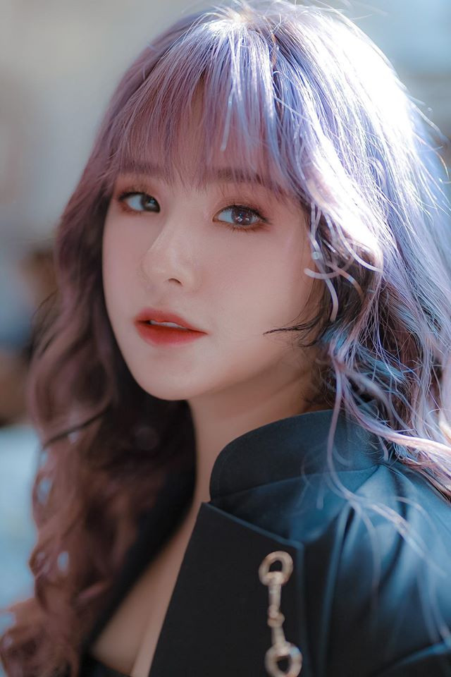 Bạn trai cũng giúp cô cười nhiều, tính cách nhẹ nhàng và học cách yêu thương. Điều đó khiến Yến Tatoo cảm thấy cuộc sống tốt đẹp lên.