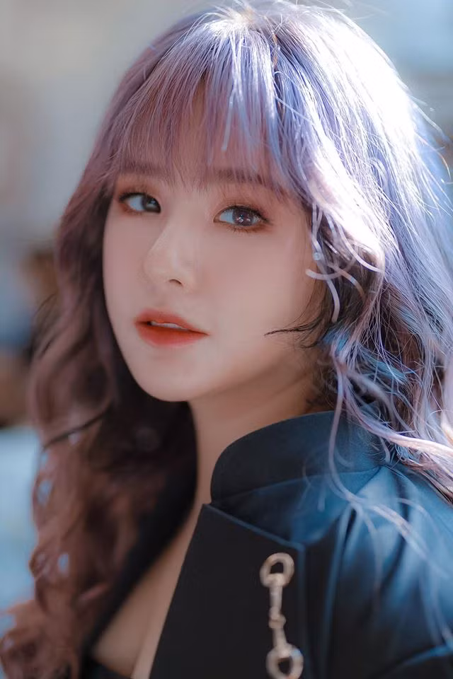 Bạn trai cũng giúp cô cười nhiều, tính cách nhẹ nhàng và học cách yêu thương. Điều đó khiến Yến Tatoo cảm thấy cuộc sống tốt đẹp lên.