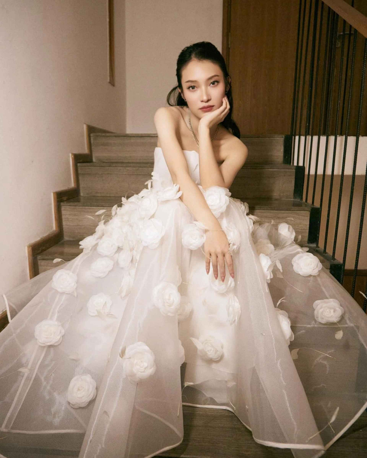 Trong thời gian là sinh viên, hot girl Nghệ An tham gia nhiều chương trình, sự kiện với vai trò MC và khách mời. Cô từng dẫn dắt bản tin thời sự quốc tế trên đài VTC1 cùng 3 chương trình học thuật của VTV7 là IELTS On the Go, Follow Us, Crack 'Em Up.