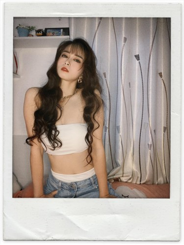 Thoát khỏi bộ võ phục Châu Tuyết Vân khiến nhiều người phải mê mệt khi diện những outfit cực quyến rũ.