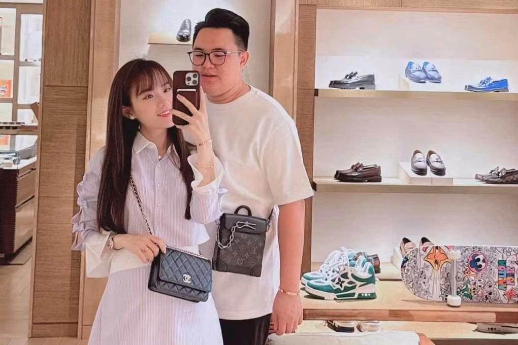 Sau thành công của "Bước nhảy xì tin", Chi Hoa trở nên nổi tiếng và nhận về nhiều lời mời hợp tác đóng phim. Tuy nhiên, nữ diễn viên trẻ quyết định dành thời gian hoàn thành việc học.