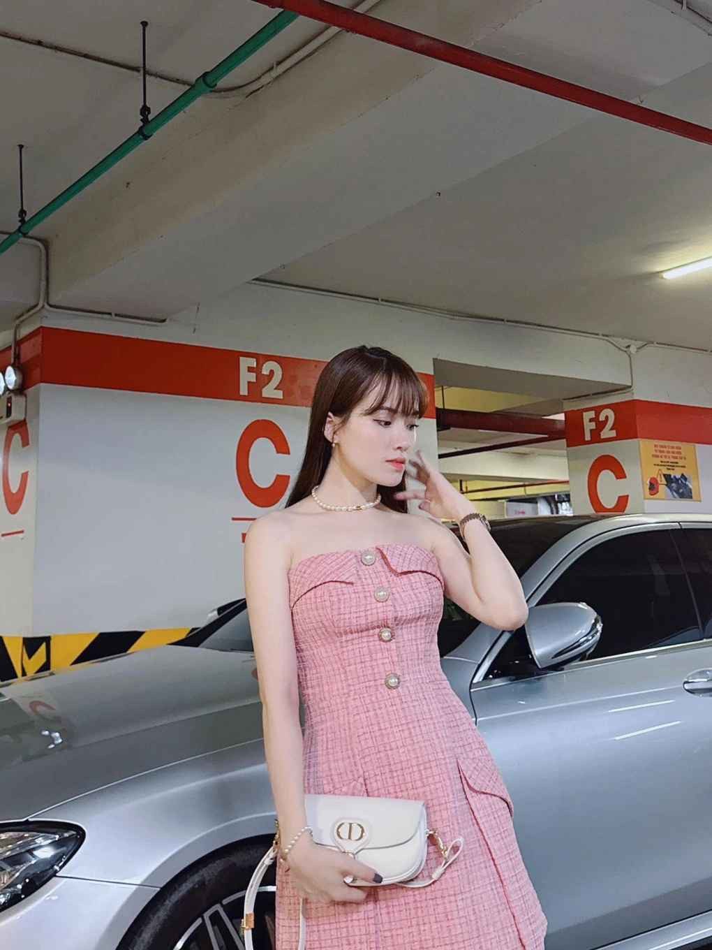 Trải qua hơn 4 năm chung sống bên nhau, Chi Hoa luôn được ông xã cưng chiều. Vào những dịp lễ đặc biệt, doanh nhân Ngô Thắng sẵn sàng tặng vợ nhiều món quà có giá trị cao.