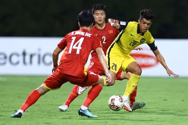 Thang 3 sao, doi tuyen Viet Nam khien Malaysia 