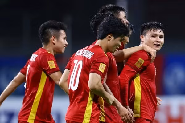 Thang 3 sao, doi tuyen Viet Nam khien Malaysia 