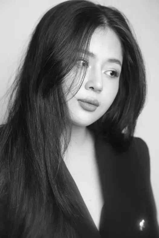 Liên tục bị réo tên, Cao Vy cho biết cô không khỏi bàng hoàng khi thấy bản thân được lên báo. Đặc biệt shock hơn khi lại liên quan đến những chuyện không mấy tốt đẹp.