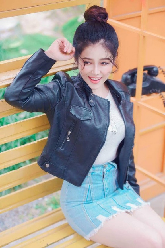 Mãi cho tới dạo gần đây, Cao Vy tiếp tục trở lại với vai trò MC. Trên trang cá nhân, thỉnh thoảng cô nàng cũng đăng ảnh đi chơi, đi ăn cùng bạn bè.