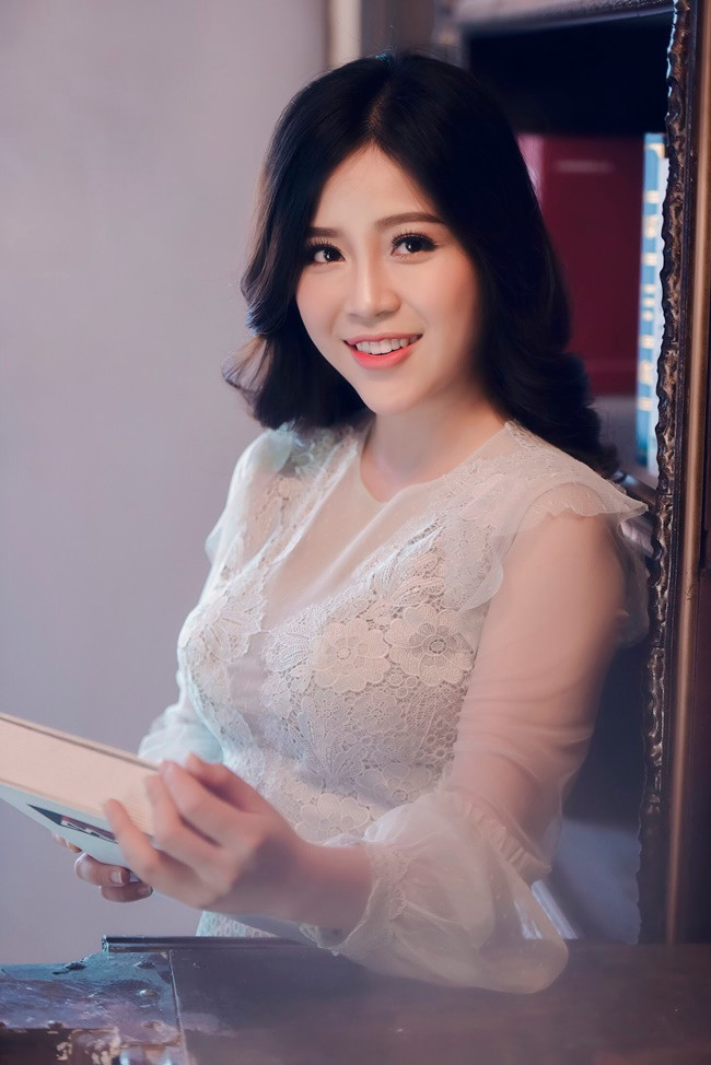 Dù khẳng định không phải là nhân vật dân mạng nhắc tới nhưng trước những bình luận khiếm nhã, nữ MC quyết định khóa trang cá nhân tạm thời.