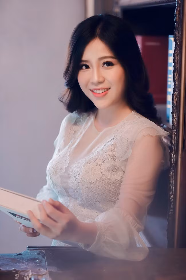 Dù khẳng định không phải là nhân vật dân mạng nhắc tới nhưng trước những bình luận khiếm nhã, nữ MC quyết định khóa trang cá nhân tạm thời.