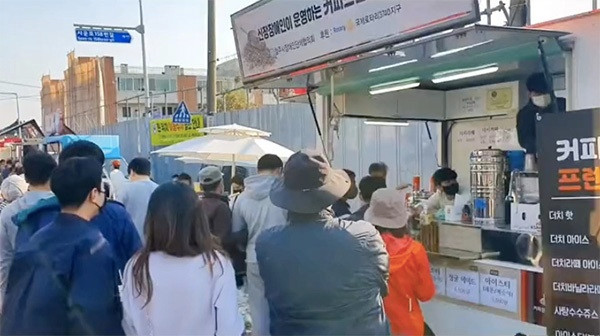 Chị Phương cũng không thể ngờ phút nổi hứng nhất thời của mình lại được thực khách Hàn Quốc hưởng ứng nhiệt tình như vậy.