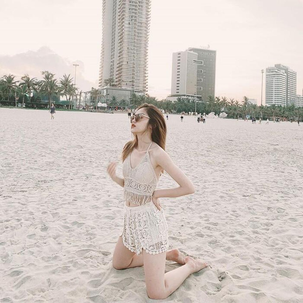 Trên trang cá nhân của mình, không thiếu những bức ảnh vô cùng xinh đẹp của Hà My khi còn đi học được cô nàng đăng tải.