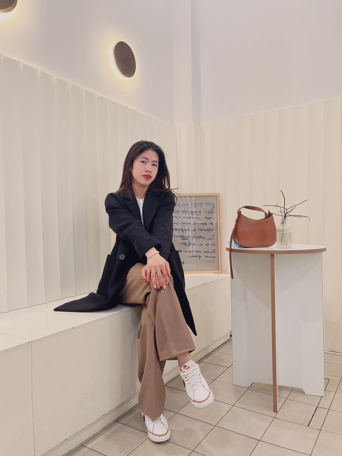 Bên ngoài sân cỏ, Thanh Nhã còn được nhiều người yêu thích bởi vẻ ngoài xinh đẹp cùng gu thời trang cá tính, năng động.