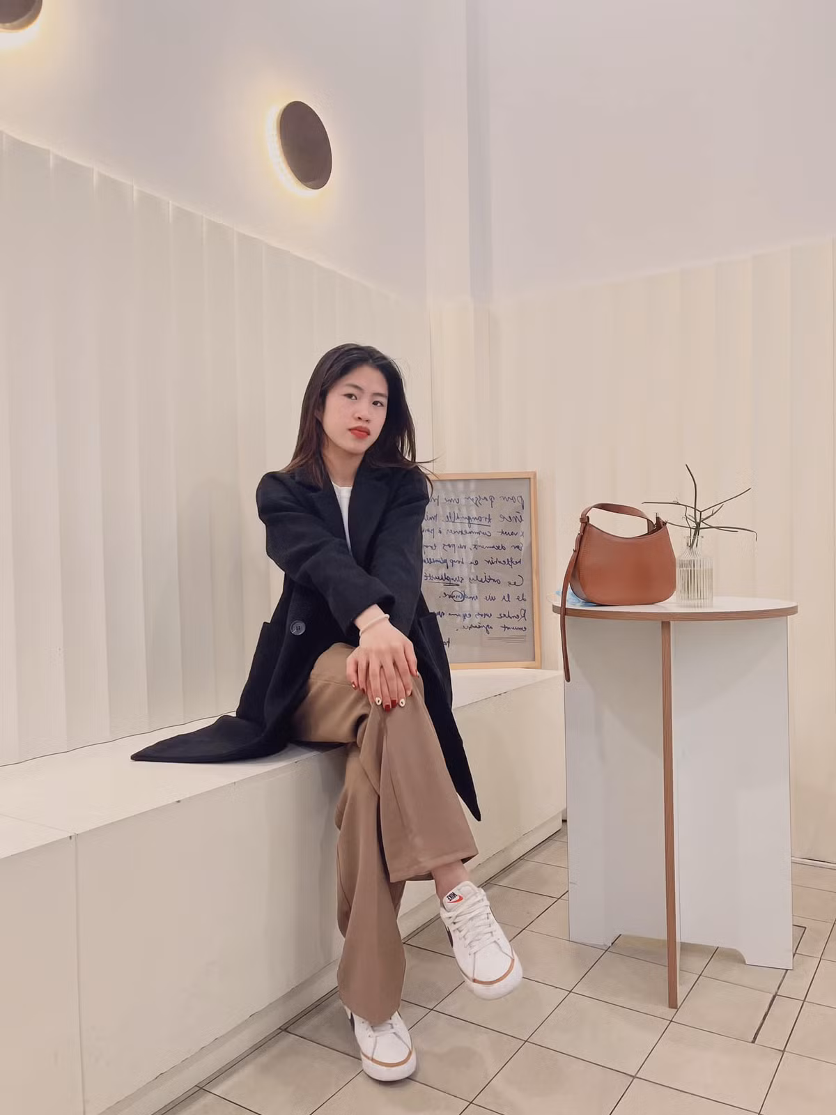 Bên ngoài sân cỏ, Thanh Nhã còn được nhiều người yêu thích bởi vẻ ngoài xinh đẹp cùng gu thời trang cá tính, năng động.