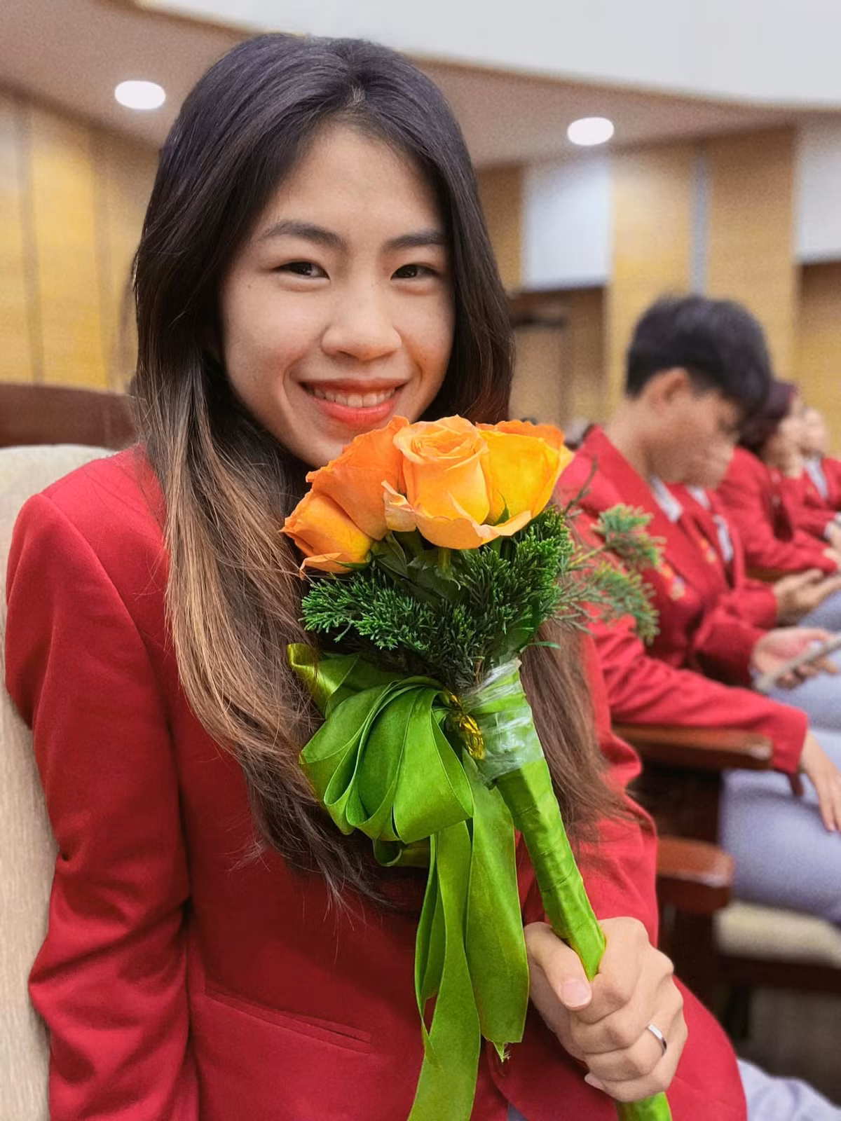 “Cảm xúc lúc đó rất khó diễn tả. Tôi cũng chỉ biết chạy đến ăn mừng cùng các đồng đội và cùng mọi người tiếp tục chiến đấu những giây cuối cùng của trận đấu”, tiền vệ trẻ của CLB Hà Nội nói thêm.