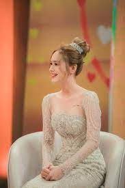 Bên cạnh đó, mẹ chồng Xoài Non không quên góp ý thêm một số điểm chưa tốt để con dâu cải thiện khả năng nấu nướng của mình. Dù hơi nhạt nhưng mẹ không quên động viên con dâu: "Ở tuổi của mẹ thì ăn nhạt như vậy thì sẽ tốt cho sức khỏe. Mẹ thấy như vậy là vừa chuẩn".