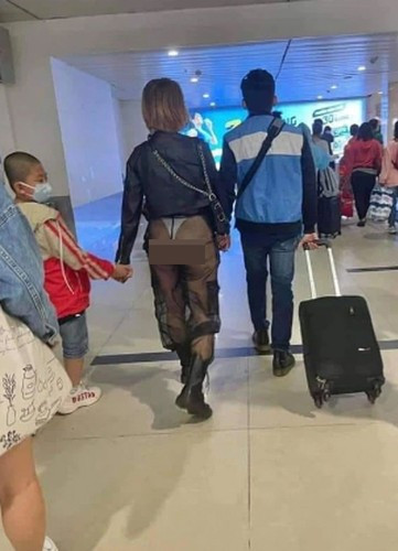 Mặc như không mặc ra sân bay kiểu này, ai nhìn qua chẳng "chướng mắt".