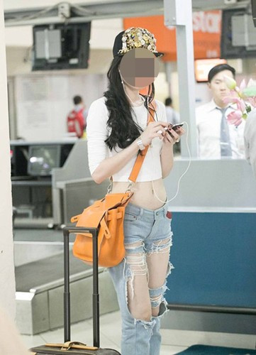 Một số nhân viên sân bay khuyên hành khách không nên mặc quá ngắn vì lý do bất tiện.