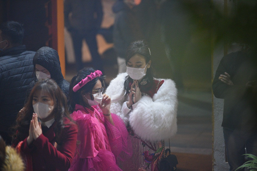 Chùa Quán Sứ là một trong những nơi thu hút đông đảo người dân, phật tử đến lễ vào đầu năm mới.