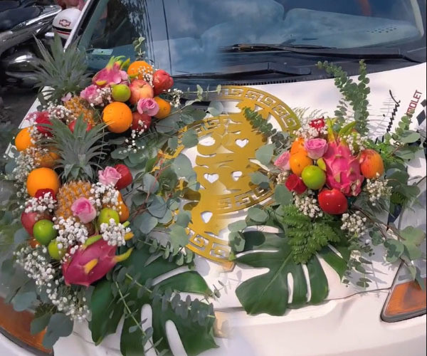 Cô cho hay, đối với hai vợ chồng, chiếc xe không đơn giản chỉ là phương tiện di chuyển mà còn là người bạn đồng hành, là thứ đã chứng kiến tình cảm của 2 vợ chồng từ lúc mới quen nhau, yêu nhau cho đến khi về chung một nhà.