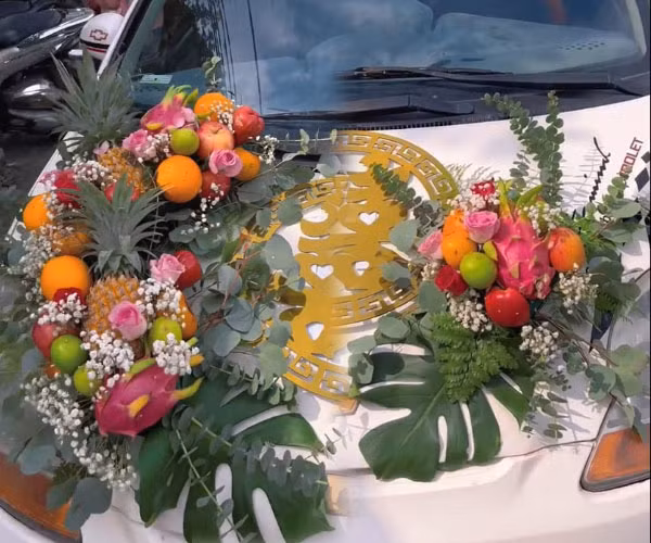 Cô cho hay, đối với hai vợ chồng, chiếc xe không đơn giản chỉ là phương tiện di chuyển mà còn là người bạn đồng hành, là thứ đã chứng kiến tình cảm của 2 vợ chồng từ lúc mới quen nhau, yêu nhau cho đến khi về chung một nhà.