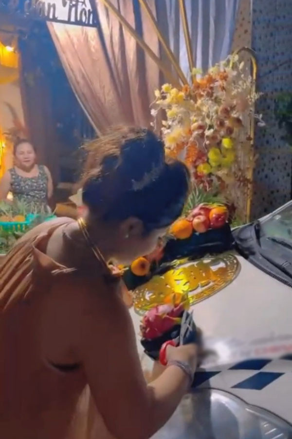 Ngày đón dâu, đám cưới là thời gian khá mệt mỏi của 2 vợ chồng son nên nhiều người cũng khuyên cô nên thuê người làm để đỡ tốn thời gian, công sức.