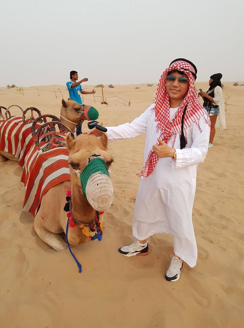 Trong một lần đi Ai Cập quay review, Khoa Pug đã trả 4 tỷ đồng để mua bảo hiểm cho bản thân và cameraman. Cũng trong chuyến đi đó, Khoa Pug đã thuê tàu 5 sao trên sông Nin với giá 30 triệu đồng/đêm để ở và xuống tay 20 triệu đồng để đến thành phố Alexandria chỉ để ăn hai quả trứng.