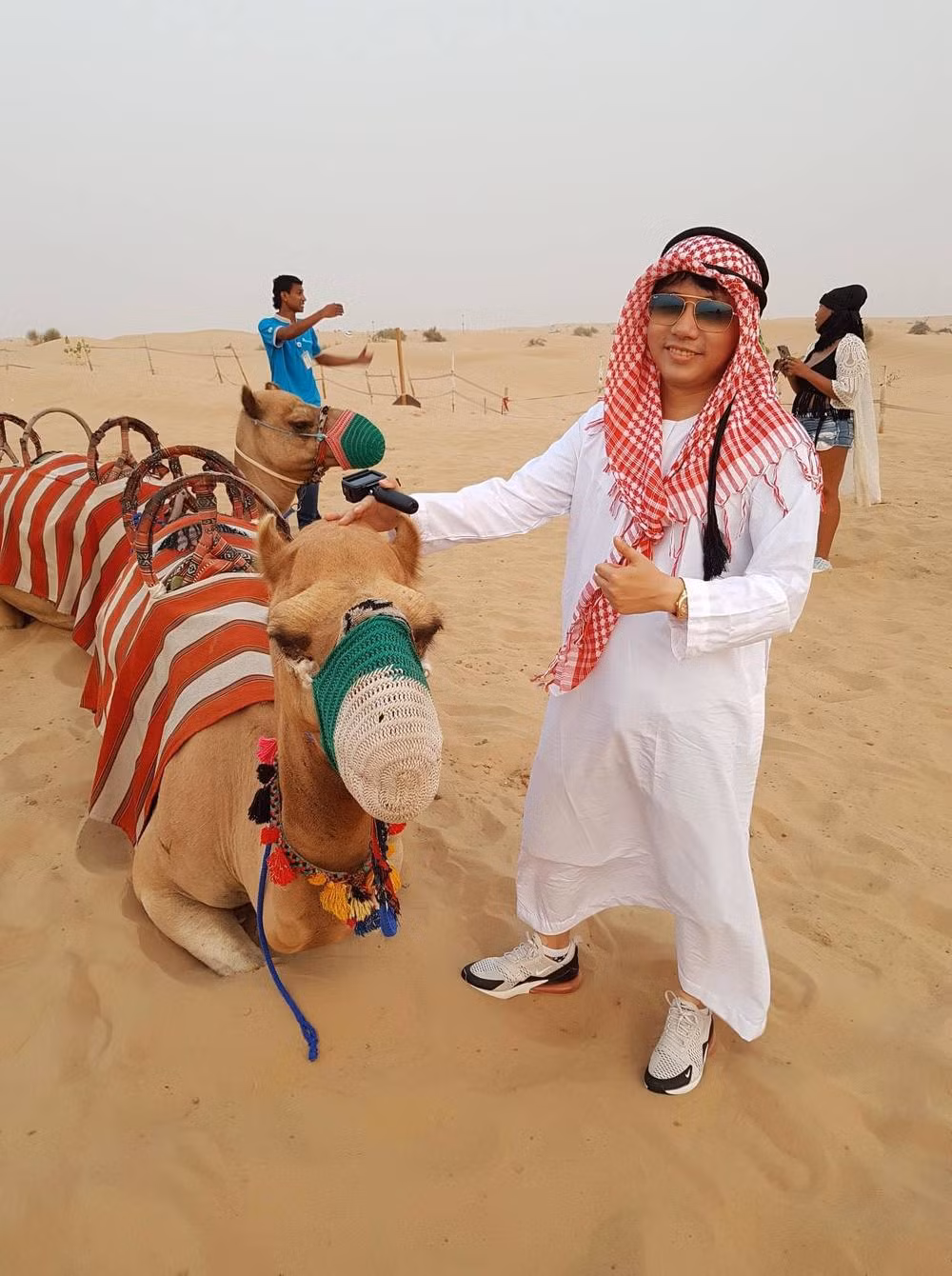 Trong một lần đi Ai Cập quay review, Khoa Pug đã trả 4 tỷ đồng để mua bảo hiểm cho bản thân và cameraman. Cũng trong chuyến đi đó, Khoa Pug đã thuê tàu 5 sao trên sông Nin với giá 30 triệu đồng/đêm để ở và xuống tay 20 triệu đồng để đến thành phố Alexandria chỉ để ăn hai quả trứng.