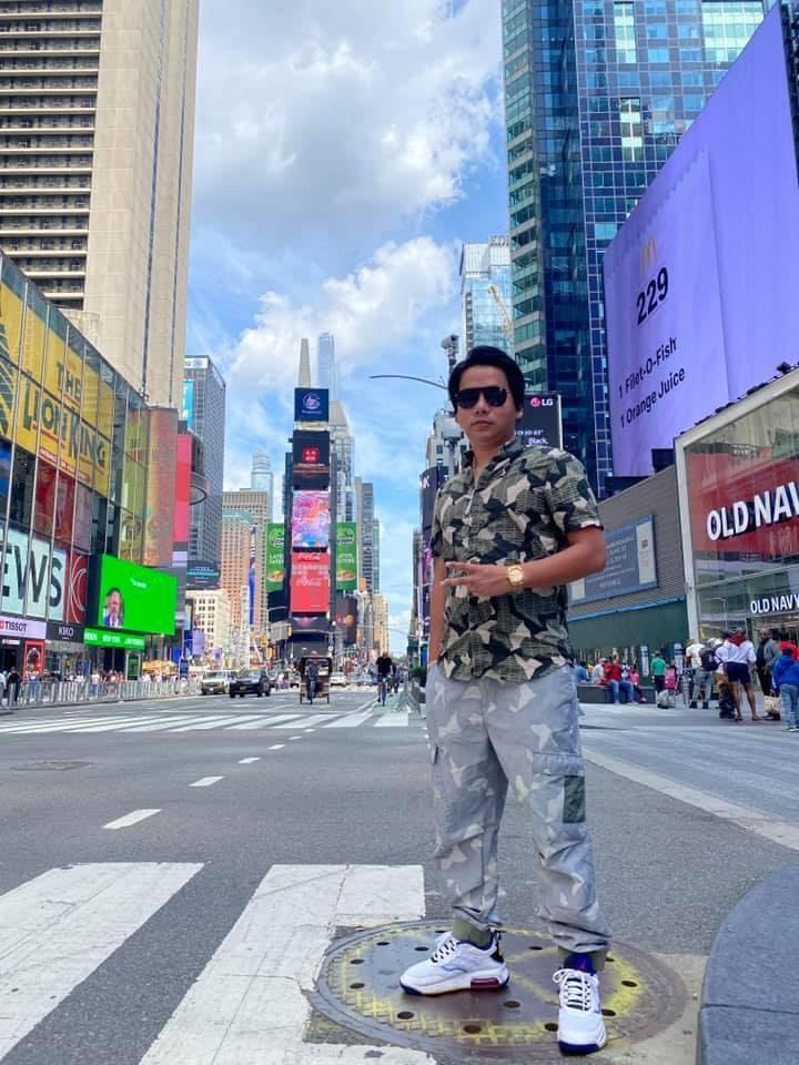 "YouTuber chịu chơi nhất Việt Nam" Khoa Pug chi tiền tỷ kéo chân Mới đây, netizen không khỏi trầm trồ khi YouTuber Khoa Pug tiết lộ đã mạnh tay chi 2 tỷ đồng tại Mỹ để kéo dài chân trong video được đăng tải.