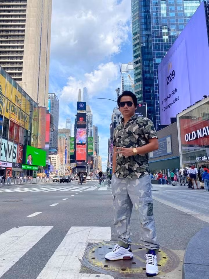 Mới đây, netizen không khỏi trầm trồ khi YouTuber Khoa Pug tiết lộ đã mạnh tay chi 2 tỷ đồng tại Mỹ để kéo dài chân trong video được đăng tải.