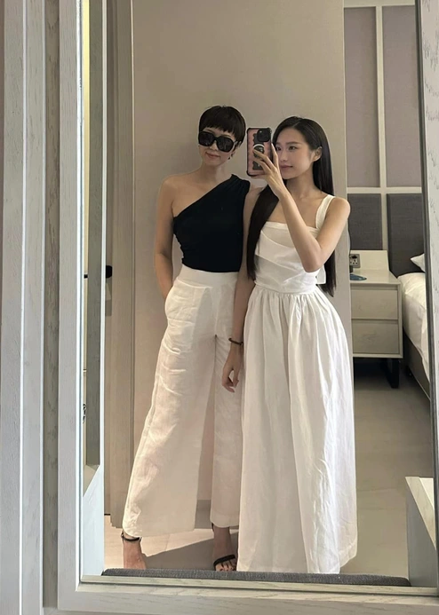 Mẹ của Doãn Hải My giữ gìn nhan sắc cực tốt, thanh xuân phơi phới qua từng khung hình.