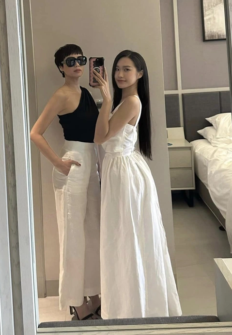 Bí quyết để bà Mai Đoàn luôn có những bức hình sống ảo lung linh trên mạng xã hội được bà tiết lộ qua một dòng trạng thái vui vẻ trên mạng xã hội: "Không có người phụ nữ xấu. Chỉ có người phụ nữ chưa biết chỉnh ảnh".